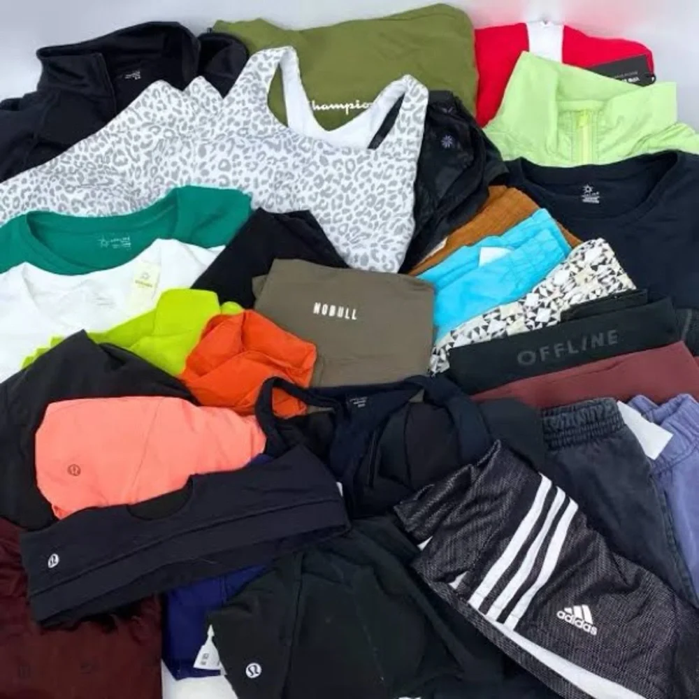 8 CLOTHING ITEMS MYSTERY BOX - Picture 8 of 10